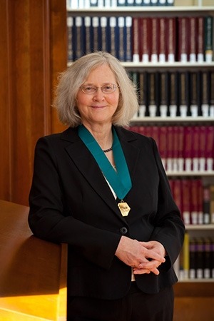 Portrait photo of Elizabeth Blackburn.