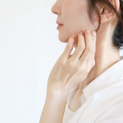 Woman touching her jaw